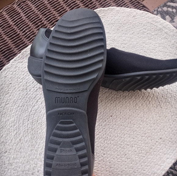 Munro "Traveler" Loafers - Picture 3 of 15